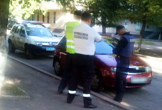Убежать не получилось: в Славянске пьяный чиновник устроил разборки с полицией
