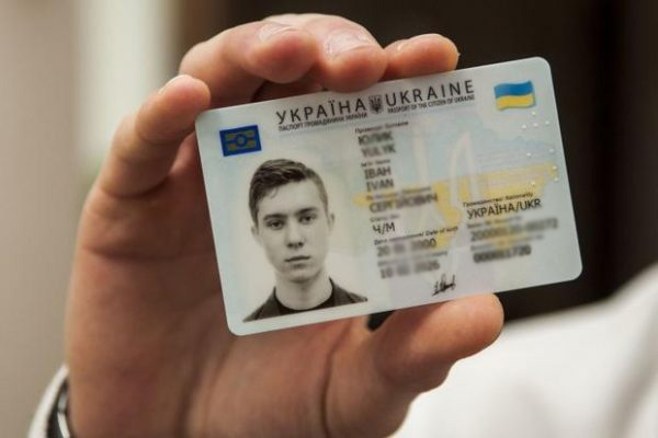 ID-паспорт понадобится девятиклассникам Украины