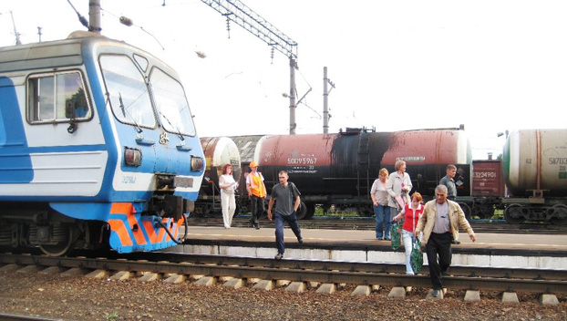 В Славянске два человека попали под поезд