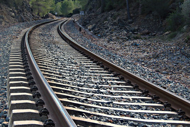 Железнодорожные пути продолжают разбирать вандалы Константиновки