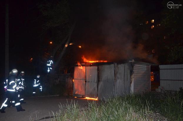 Пожар на заброшенном хлебозаводе Мариуполя: горел киоск с оборудованием