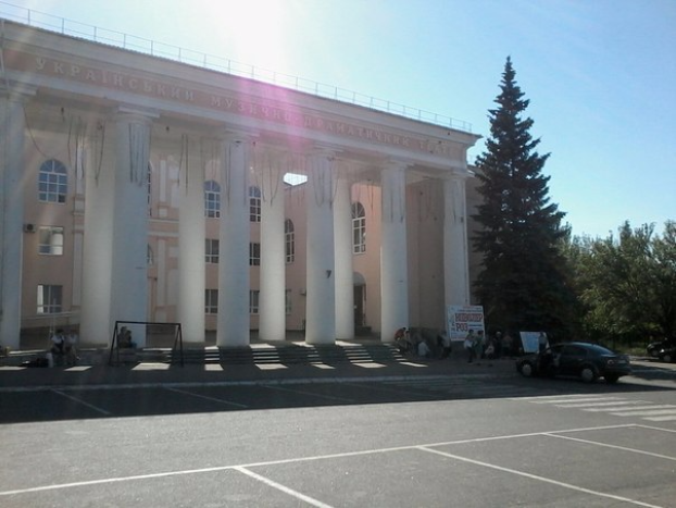 Работники искусства из Луганска получили новый статус