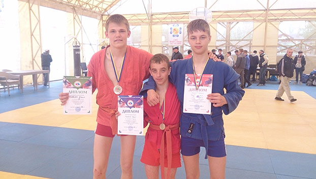 Три Данила из Покровска победили на Чемпионате Украины по боевому самбо