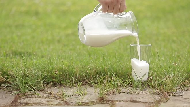 Украинское молоко содержит радиоактивные вещества – ученые