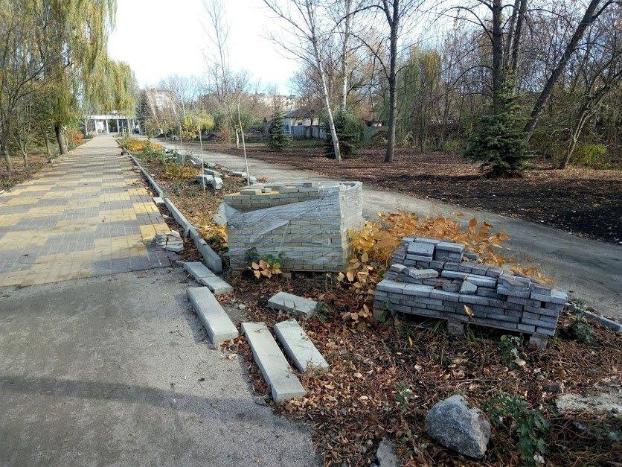 Жители Славянска недовольны ремонтом парка «Шелковичный»
