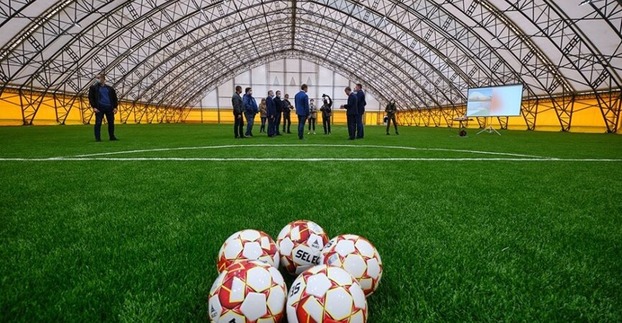 «Большая стройка»: В Краматорске открыли крытое футбольное поле