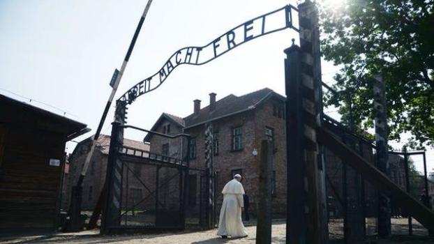 В Германии предлагают сделать посещение нацистских лагерей обязательным