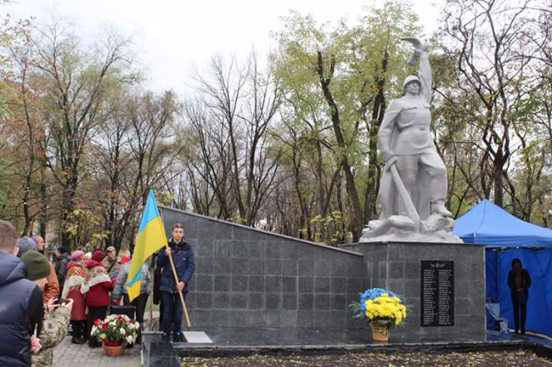 В Покровске отреставрировали Мемориал воинам-освободителям