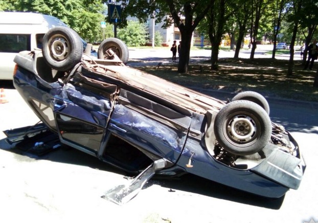 В Краматорске на перекрестке столкнулись два автомобиля