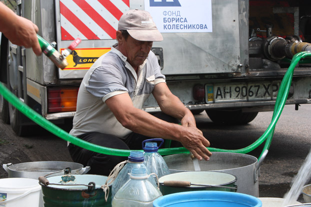 Подвоз воды в села Константиновского района продолжается