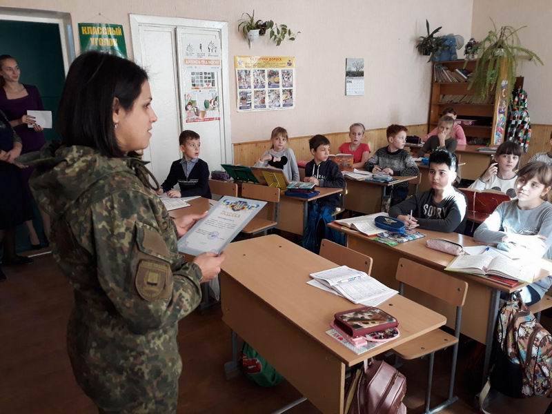 Правоохранительные органы провели полицейский факультатив в одной из школ Славянска