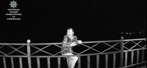 В Краматорске патрульные спасли девушку, которая пыталась прыгнуть с моста