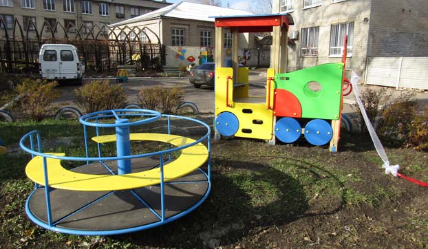 В покровском центре детей-инвалидов «Милосердие» построили новую игровую площадку