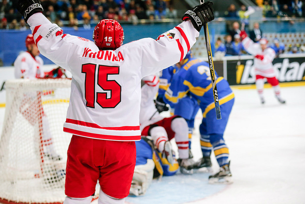 Домашний чемпионат мира по хоккею сборная Украины начала с двух поражений