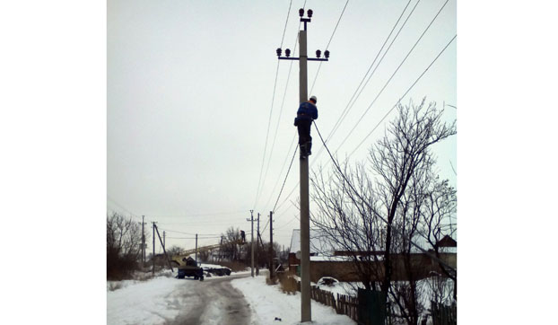 Энергетики ДТЭК построили новую линию  электроснабжения для 300 семей  из пгт Верхнеторецкое