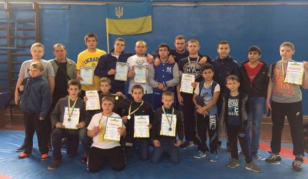 Мирноградские борцы отличились на Чемпионате области