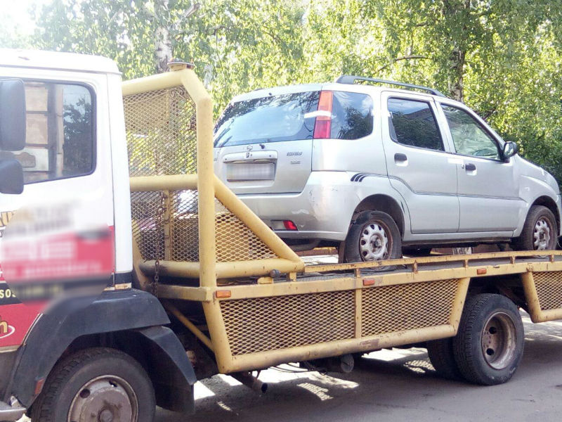 Вор нанял эвакуатор и перевез чужую машину из Славянска в Краматорск