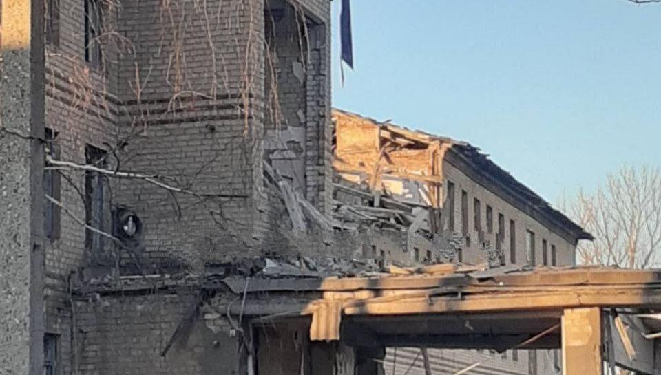 Ночью армия рф ударила по Константиновке: повреждены учебные заведения и жилые дома