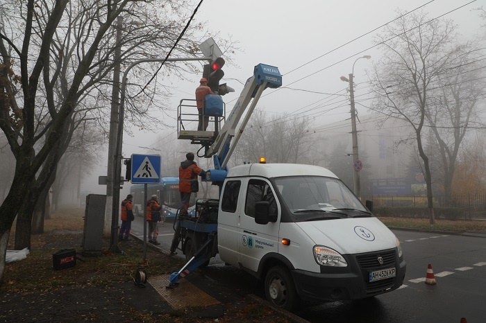 В Мариуполе устанавливают швейцарские светофоры