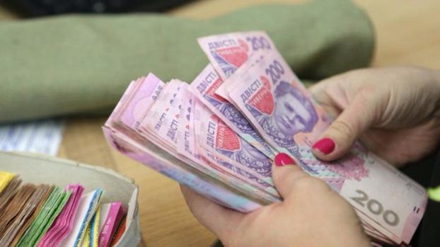 Сколько украинцев получают минимальную зарплату