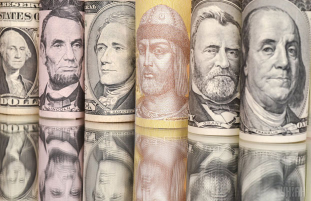 Обстановка с валютой в Украине: гривня дешевеет 