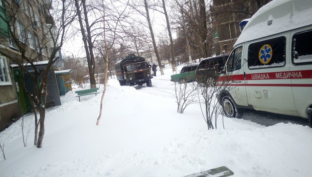 В Дружковке скорая помощь оказалась в снежной ловушке