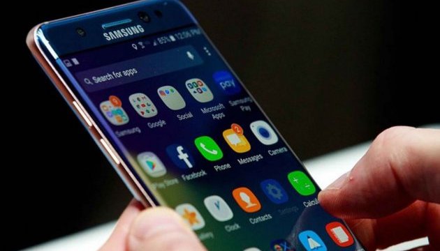Samsung «поселит» в телефоны голосового помощника