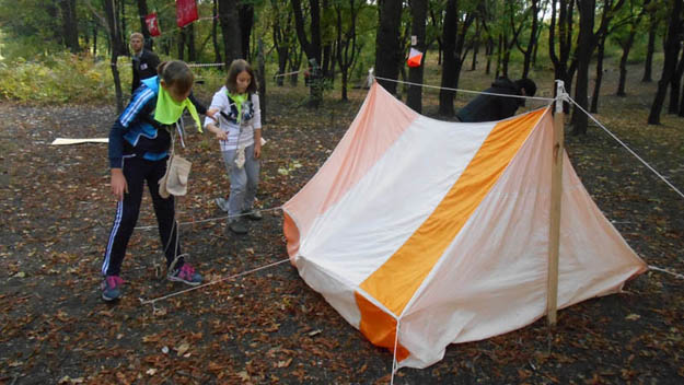 Юные туристы Доброполья соревновались в городском парке