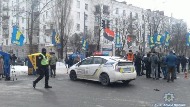 В Киеве за порядком следят полторы тысячи силовиков