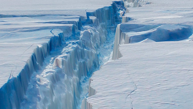 Айсберг размером с Нью-Йорк откололся от Антарктиды