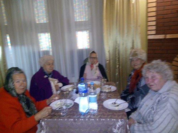 бабушки в кафе Сагун в Константиновке