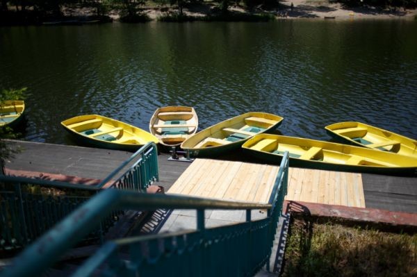 лодки на озере