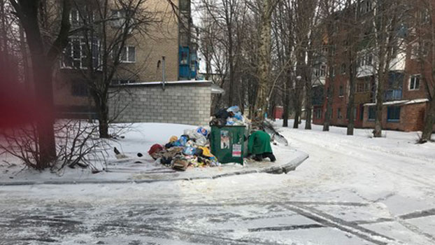 мусор во дворах Константиновки