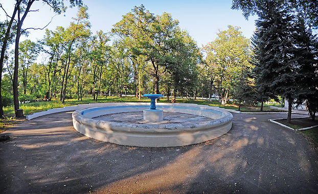 фонтан парк Металлургов