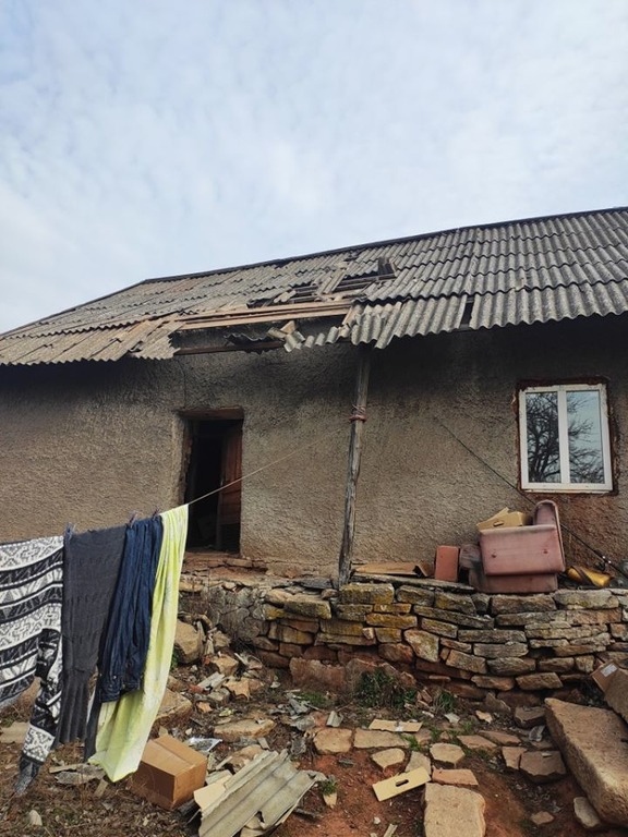 На Донбассе в результате обстрелов повреждены восемь домов