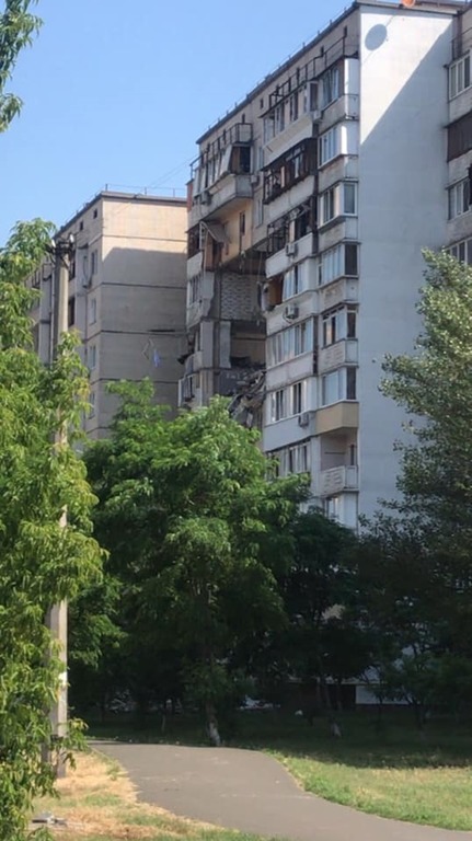 В Киеве прогремел взрыв в жилом доме: разрушены квартиры
