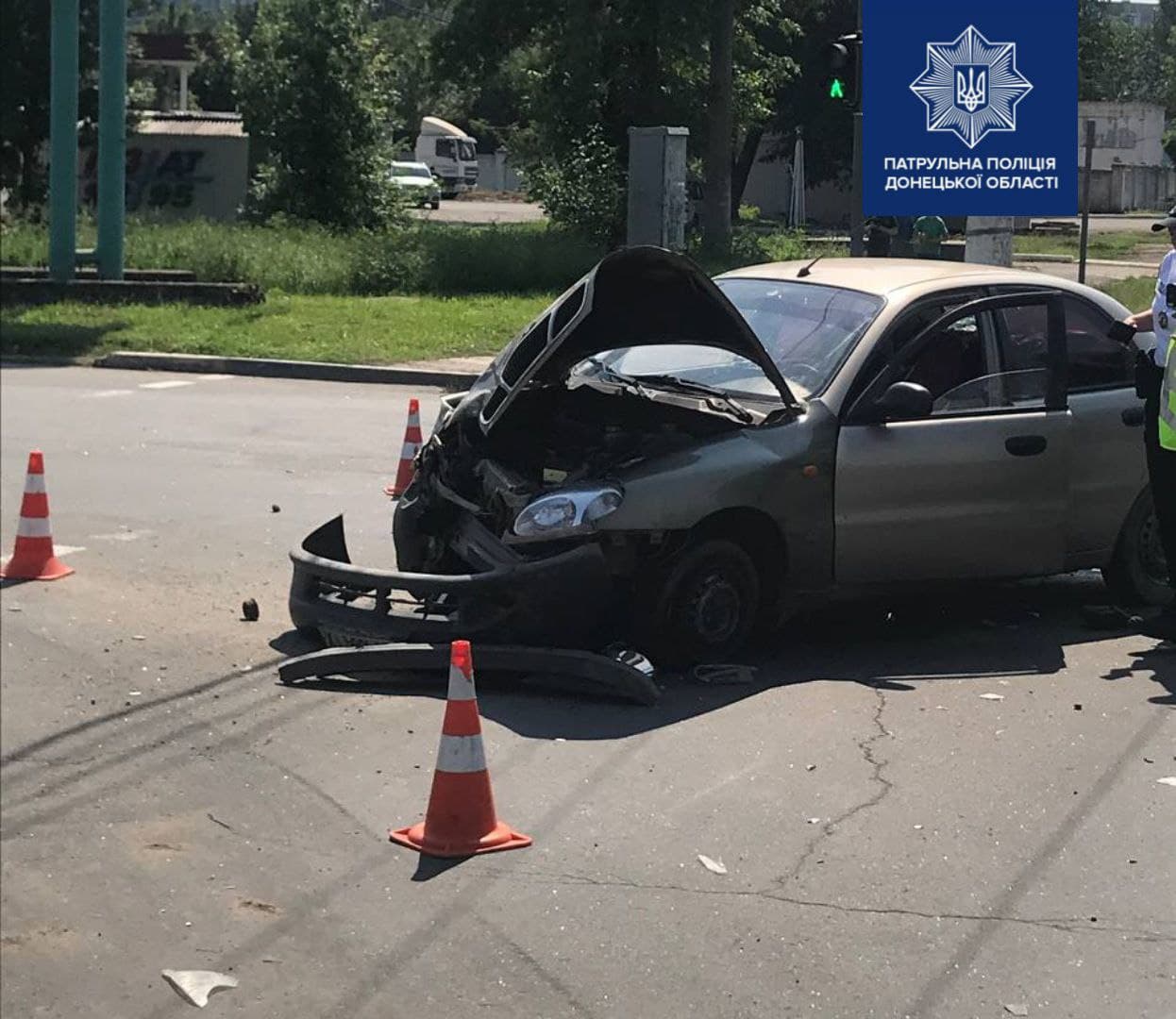 Daewoo и военный автомобиль столкнулись в Мариуполе