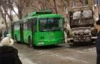 Троллейбус столкнулся с мусоровозом в Бахмуте