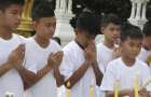 Спасенные в Таиланде подростки-футболисты стали послушниками в монастыре