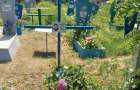 Жительница Лимана осквернила пять могил на местном кладбище