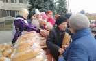 В Константиновке изменилось время выдачи бесплатного хлеба