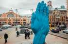 Вместо Ленина: в Киева установили гигантскую синюю руку
