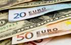 По сообщению НБУ, украинцы теперь покупают доллары по новым правилам