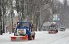 Из-за первого снега на дороги Донецкой области вышло 11 единиц спецтехники