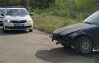 Автомобилистка не разъехалась с бетонным ограждением в Мариуполе
