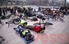 Велосипедисты устроили лежачую акцию протеста у Киевсовета