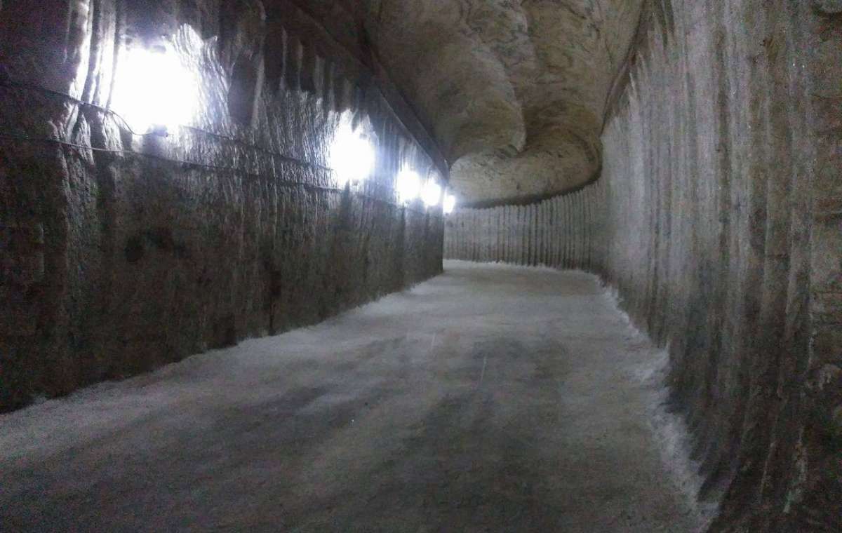 Журналисты ZI «обнаружили» мир под 288 метровым слоем соли