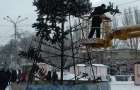 В Покровске демонтировали главное новогоднее дерево города