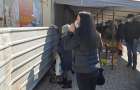 В Краматорске от покупателей закрыли торговые ряды на рынке: люди в недоумении