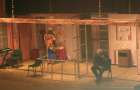 Бесплатный спектакль в Краматорске: Километровые очереди, драки на входе и грубый юмор 
